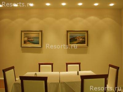 Dennys Inn Hotel 11